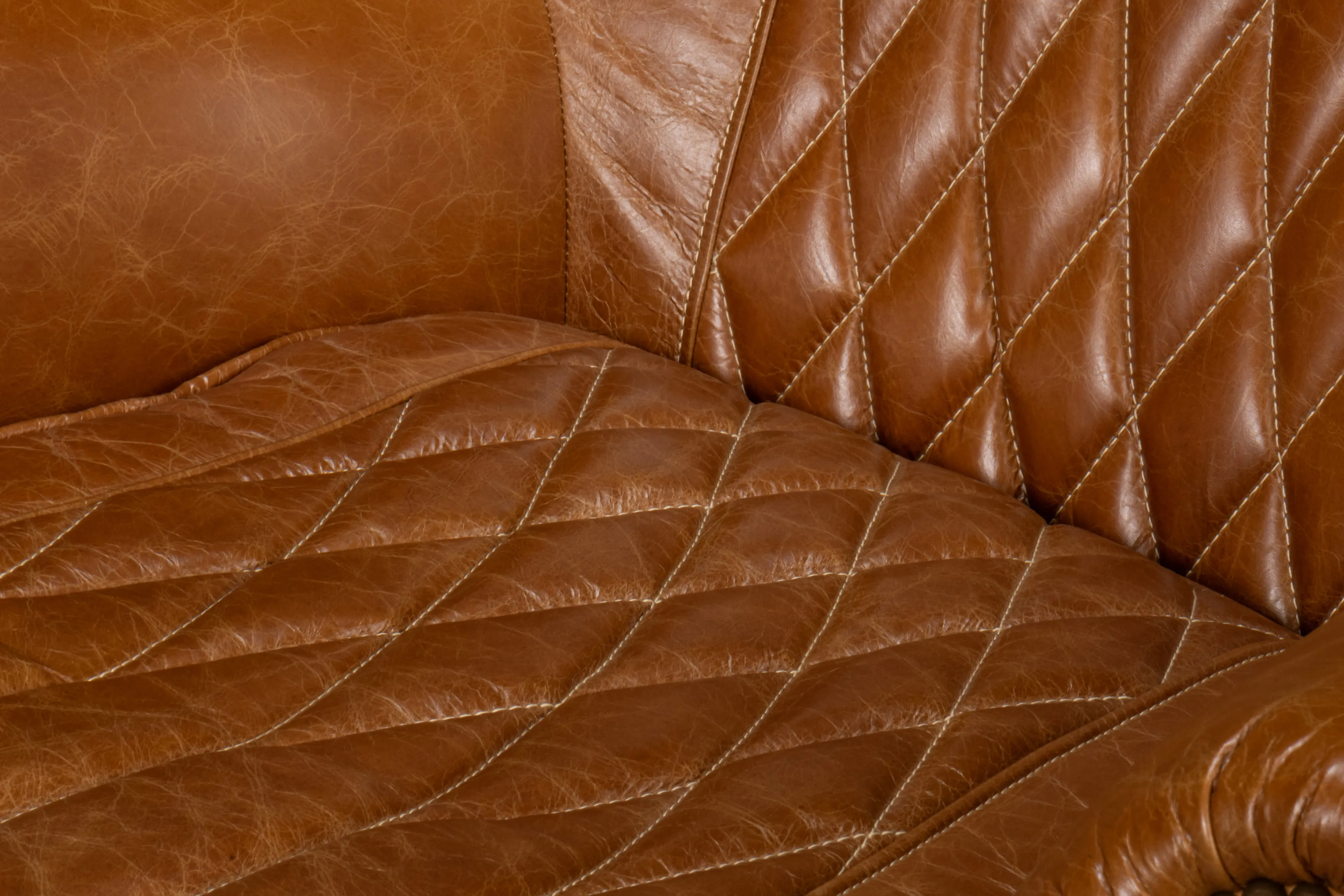 Sarreid - Bugatti Leather Swivel Chair  Cuba Brown - Brown - Traditional